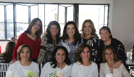  Rosy con sus amigas.