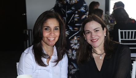  Elisa Martínez y Diana Guel.