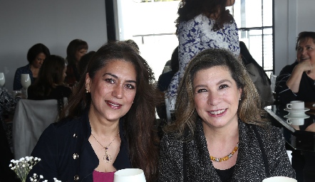  Verónica García y Lorena González.