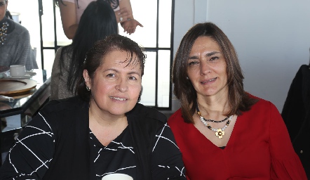 Guadalupe Fernández y Ceci Delgado.