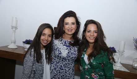  Rosy con sus hijas Jimena y Andrea Hernández.