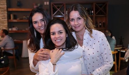  Ana Paula Valdés, Moni Estrada y Gabriela Artolózaga.