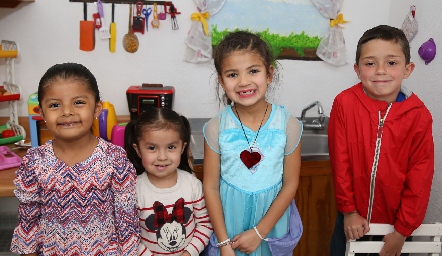 Camila, Pilar, Selma y Eduardo.