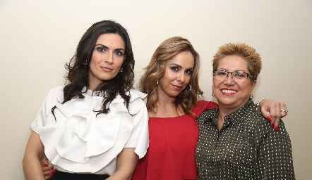  Carla Cabrera, Marisol Poumian y Mariana López.