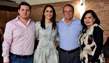  Ignacio Puente, Paola Hernández, Ignacio Puente y Rebeca de Puente.