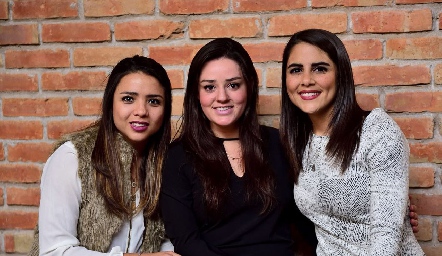  Sofi Villegas, Paty Muñoz y Paola Hernández.