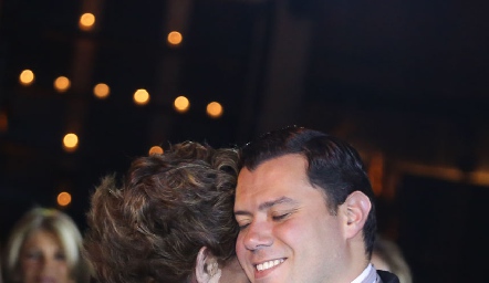 Arturo con su mamá.