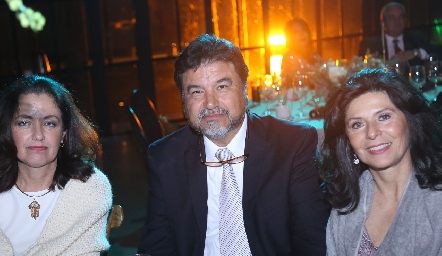  Conchita Gutiérrez, Jesús Torres y Adriana Díaz de León.