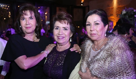  María Eugenia, Paula y Rosalba Olivares.