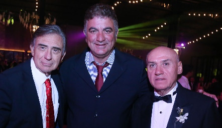  Luis, Jaime y Arturo Sánchez.