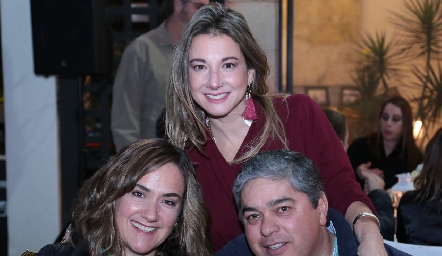 Gabriela Bárcena, Yolanda Puga y Gerardo Córdova.