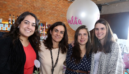  Alejandra Berrueta, Carmelita Zapata de Berrueta, Carmelita Berrueta y Ana Gaby González.