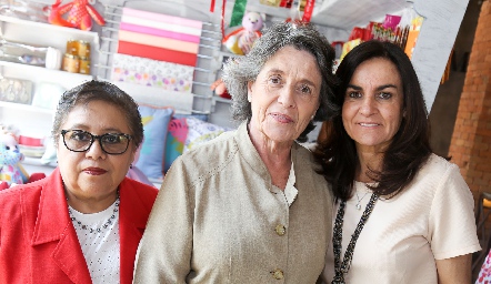  Yoya de Jiménez, Montse de Sampere y Carmelita Zapata.