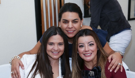  Rocío Morales, Maribel Torres y Elvia Hernández.