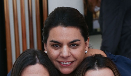  Rocío Morales, Maribel Torres, y Elvia Hernández.