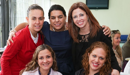  Mónica Torres, Maribel Torres, Marilú Paredes, Aurora Irigoyen y Elisa Vilet.