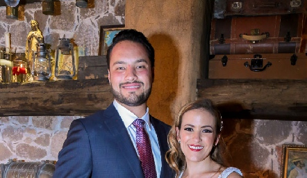  Los recién casados Roberto Alcalde y Laura Cadena.