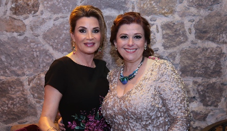  Las guapas mamás de los novios, Bertha Barragán de Alcalde y Laura Rodríguez de Cadena.