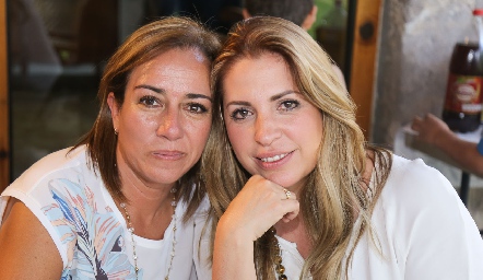  Karina Ramos y Vero Aguirre.