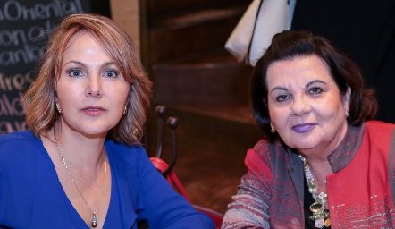 Verónica Vega y María Doig.