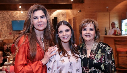 Martha Diez Gutiérrez, Claudia Gutiérrez y Leticia Escudero.