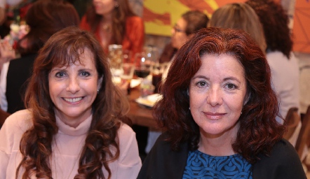 Olivia Morales y Mary Carmen García de Puga.