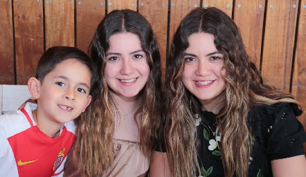  Alfonso, Adriana y Fernanda Leal.