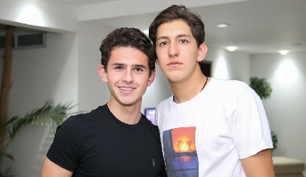  Alonso Reyes y Daniel Villarreal.