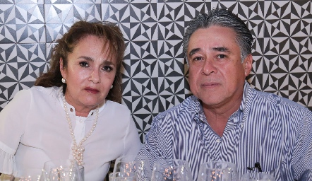  Yadira Dávila y Alfredo Calderón.