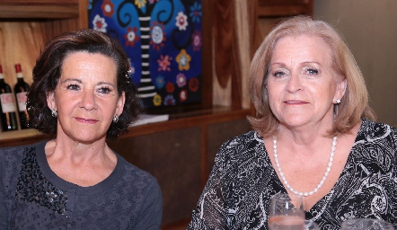  Meche Muñiz y Lori Jones.