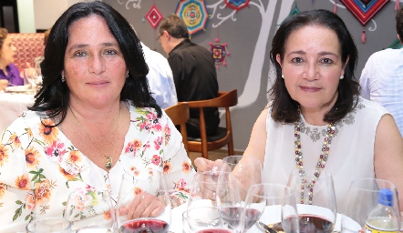  María y Rosa María Maza.