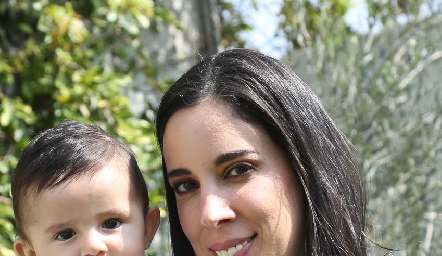  Judith Reynoso y su hijo Emiliano.