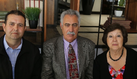  Javier González, Raúl Reynoso y María González.