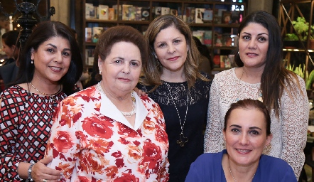 Tuti González, María Elena D´argence, Lupita González, Beatriz González y Susana Salgado de González.