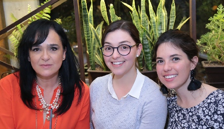  Carmen García, Jimena Contreras y Lorena Córdova.