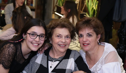  Julieta Contreras, Conchita Moheno y Lorena Maza de Córdova.