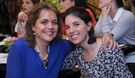  Conchita Maza y Lorena Córdova.
