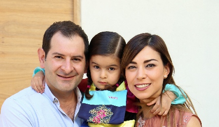   Luis Felipe Gómez, Valeria y Alejandra Muñoz.