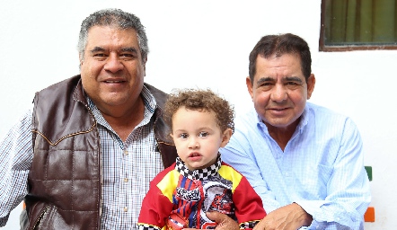  Juan Pablo con sus abuelos.
