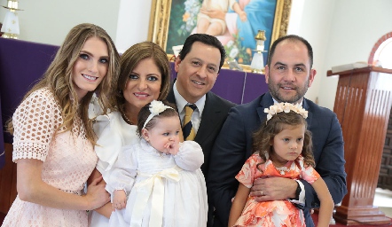  Carla Huber, July Humara con su ahijada Vittoria, Javier Burgos, Hugo Humara e Isabela.
