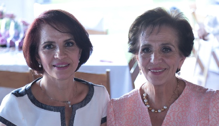  Lupita Santillán e Isabel Santillán.