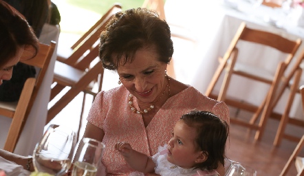  Isabel Santillán y su nieta Vittoria.