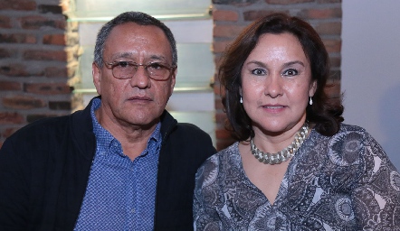  Guillermo Paredes y Claudia González.