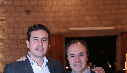  El papá y el padrino de los gemelos, Alejandro y Rodolfo Oropeza.