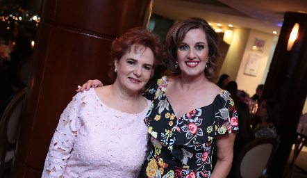  Las mamás de los novios, Pilar Mora de Castañón y Yolanda Payán de Aguillón.