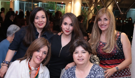  Gabriela Alvarado, María José Alvarado, Lula Alvarado, Ana Verónica Castañón y Nina Castañón.