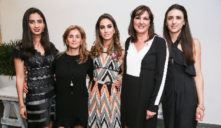  Melissa Andrés, Lorena Robles, Lorena Andrés, Catherine Barrett y Catalina Abud.