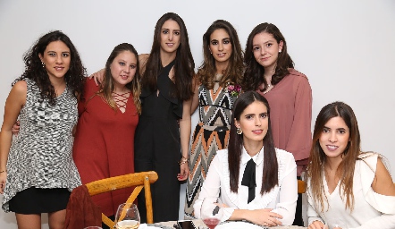  Irasema Abud, Juliette Sainz, Catalina Abud, Lorena Andrés, María Elena Martínez, Paulina Nieto y Daniela Güemes.