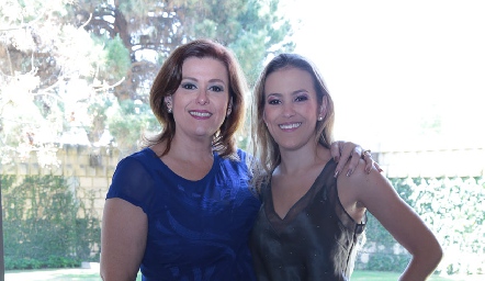  Laura con su mamá, Laura de Cadena.