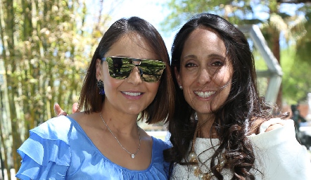  Giovanna Araujo y Tatina Torres.